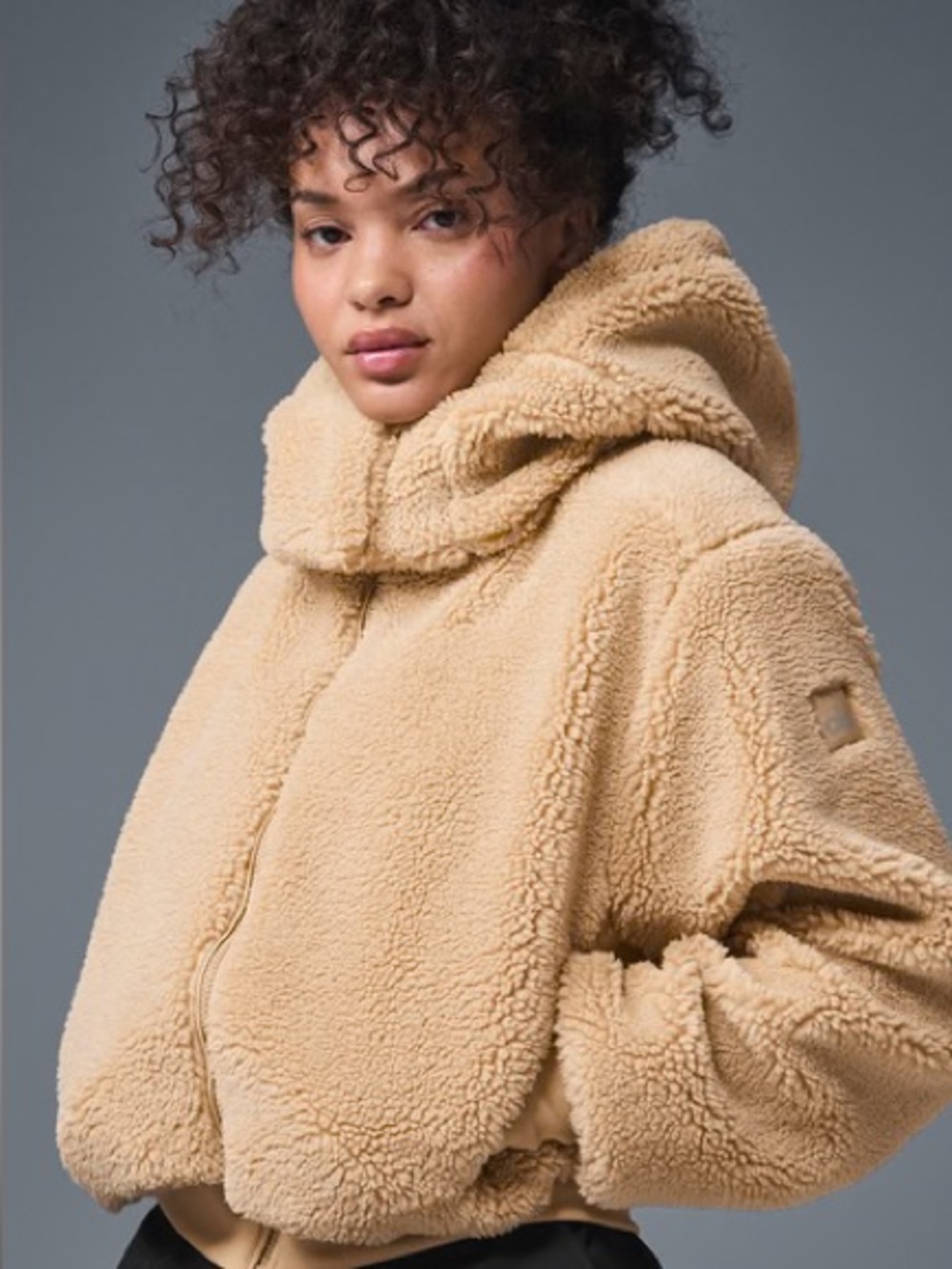 ALO Yoga Foxy Sherpa Jacket in Camel XSmall